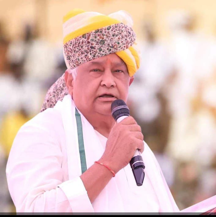 BhajanlalBjp's tweet image. राजस्थान सरकार में मेरे सहयोगी, कैबिनेट मंत्री डॉ. किरोड़ीलाल मीणा जी को जन्मदिन की हार्दिक बधाई एवं शुभकामनाएं!

प्रभु श्री राम जी से प्रार्थना है कि आपको दीर्घायु एवं उत्तम स्वास्थ्य प्रदान करें और जनसेवा व विकास के आपके सभी संकल्प सिद्ध हों।

@DrKirodilalBJP