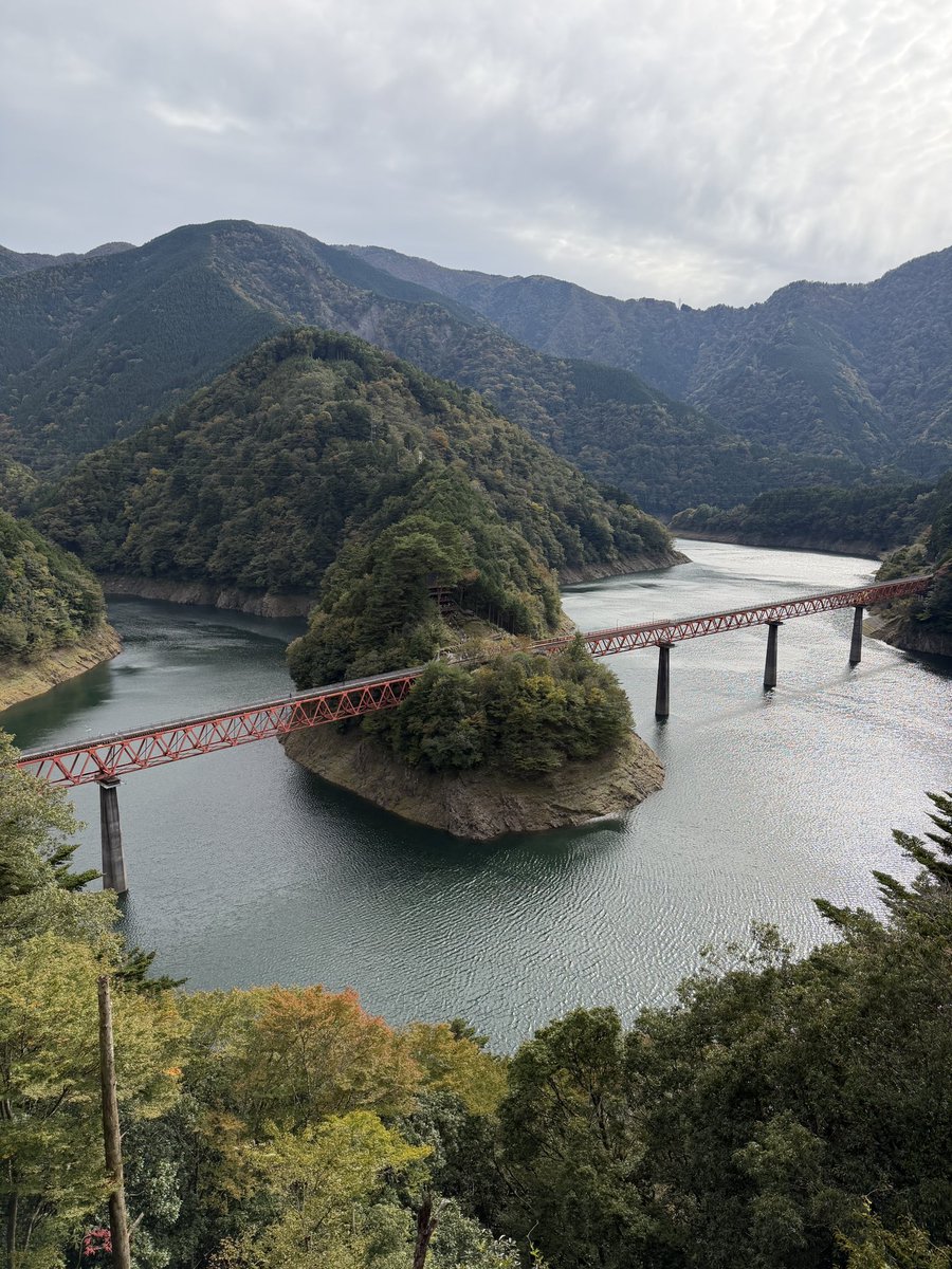 ktk2412's tweet photo. 静岡の奥大井湖上へ https://t.co/WtoNsKrjfW