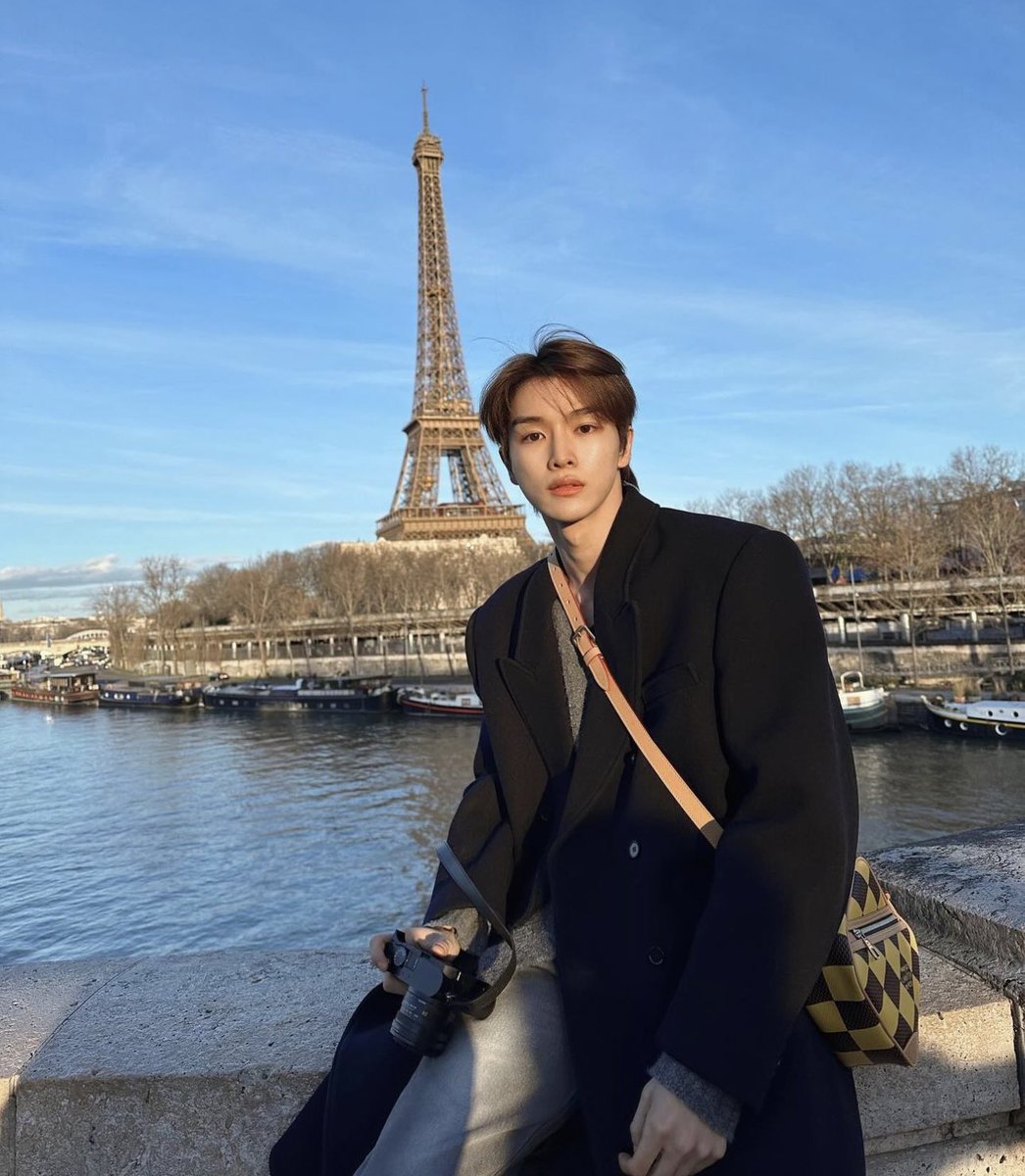 ซองชาน in ยุโรปหล่อเอาเรื่องตลอดเลยอะ หล่อ รวย old money มาก