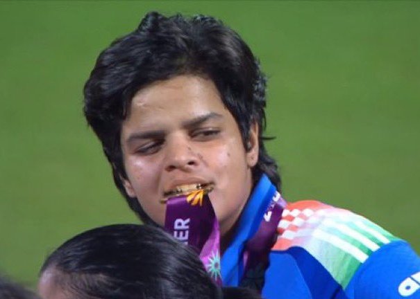 Alreadysad__'s tweet image. Rt if you think Indian women cricket team should be paid more than the men’s team.