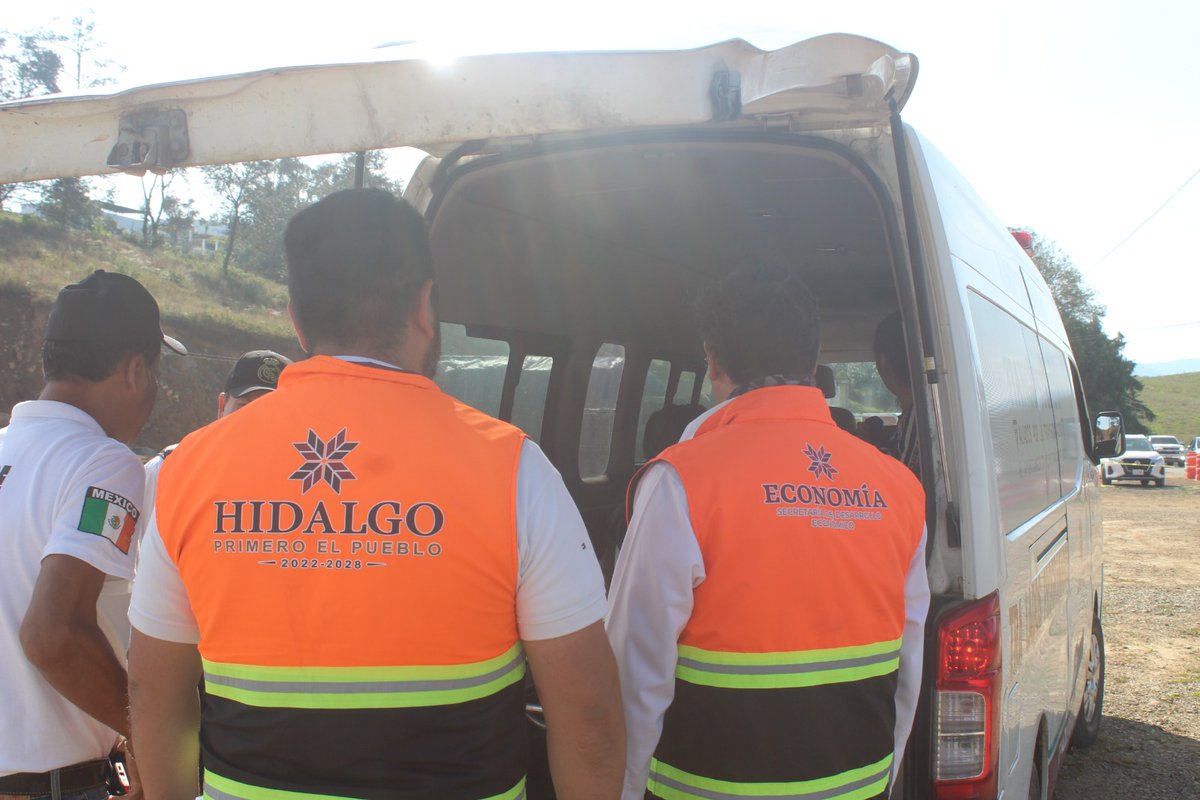 juliomenchaca_'s tweet photo. Realizamos un traslado aéreo de un menor de edad de la comunidad Xococoatla que requería atención médica urgente.

Posteriormente, fue llevado en ambulancia a la cabecera municipal de Tianguistengo, donde recibió atención inmediata.

#HidalgoUnido
#PrimeroElPueblo https://t.co/08XQfLWFD4