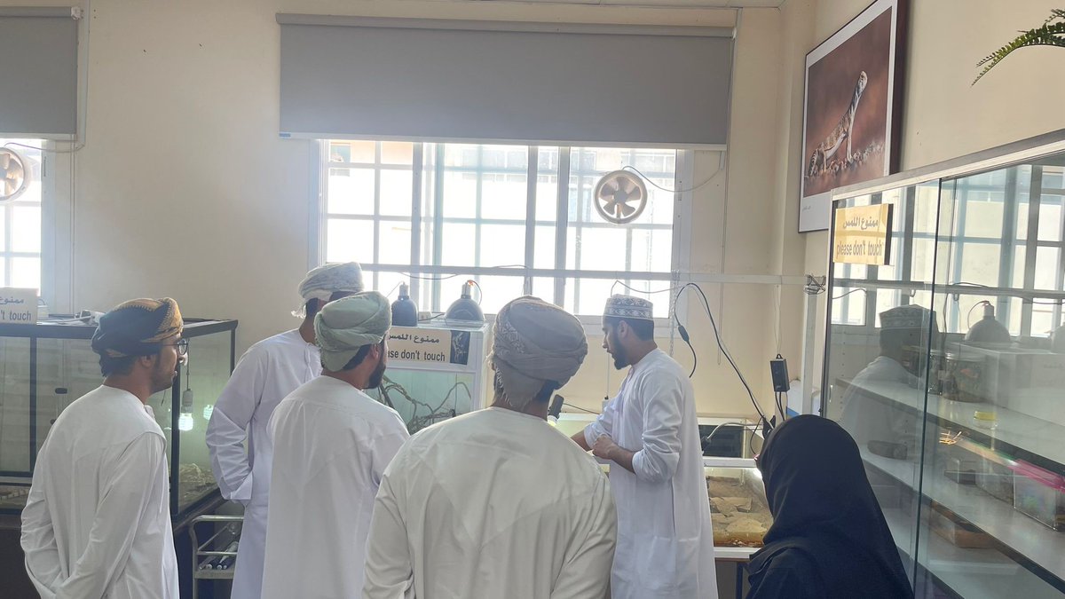 Ejaad_info's tweet image. قام فريق مشروع #iLab بزيارة #جامعة_نزوى، لبحث فرص التعاون البحثي والتقني والاطلاع على إمكانيات مركز البحوث بالجامعة.
تأتي الزيارة تعزيزًا للتكامل المؤسسي والشراكة الأكاديمية دعمًا لأهداف #رؤية_عُمان_2040 في بناء اقتصاد معرفي قائم على الابتكار. ⚙️🌿
إيجاد #البحث_العلمي #الابتكار