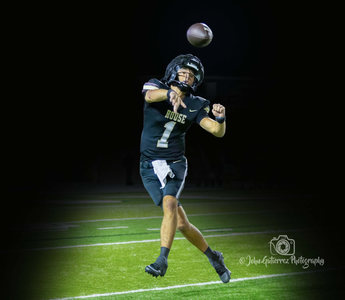 ⚓️Rouse Raiders quarterback London Morgan has been the heartbeat of the team since stepping into the starting role as a sophomore. Over three standout seasons, he’s racked up 84 touchdown passes against just 10 interceptions—numbers that turned heads far beyond the Friday night