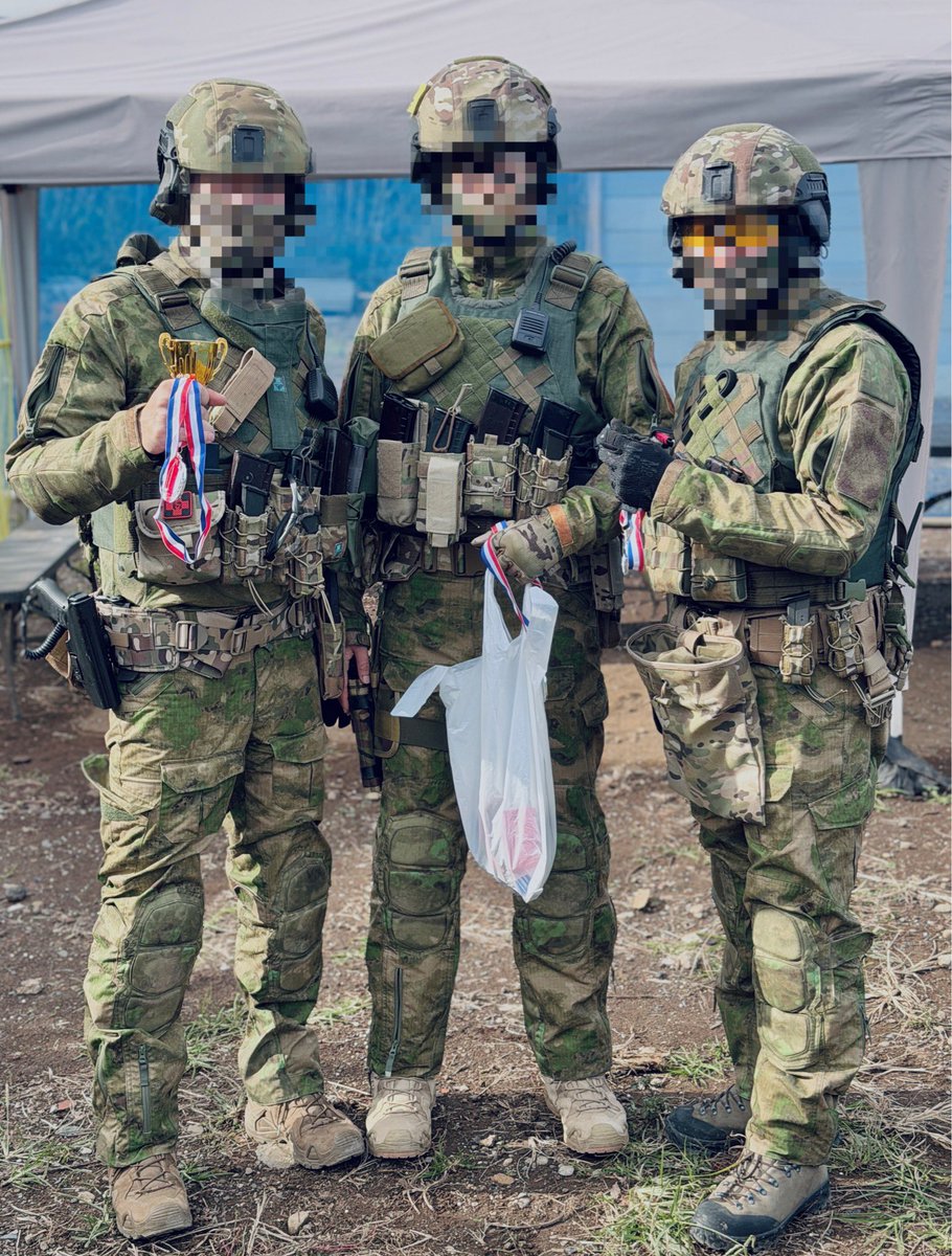 kankimi10's tweet image. 装備完全再現はできませんでしたが、なんちゃって真似っこ写真が撮れました😆
#AK祭り
（タグづけし忘れたので上げ直し）