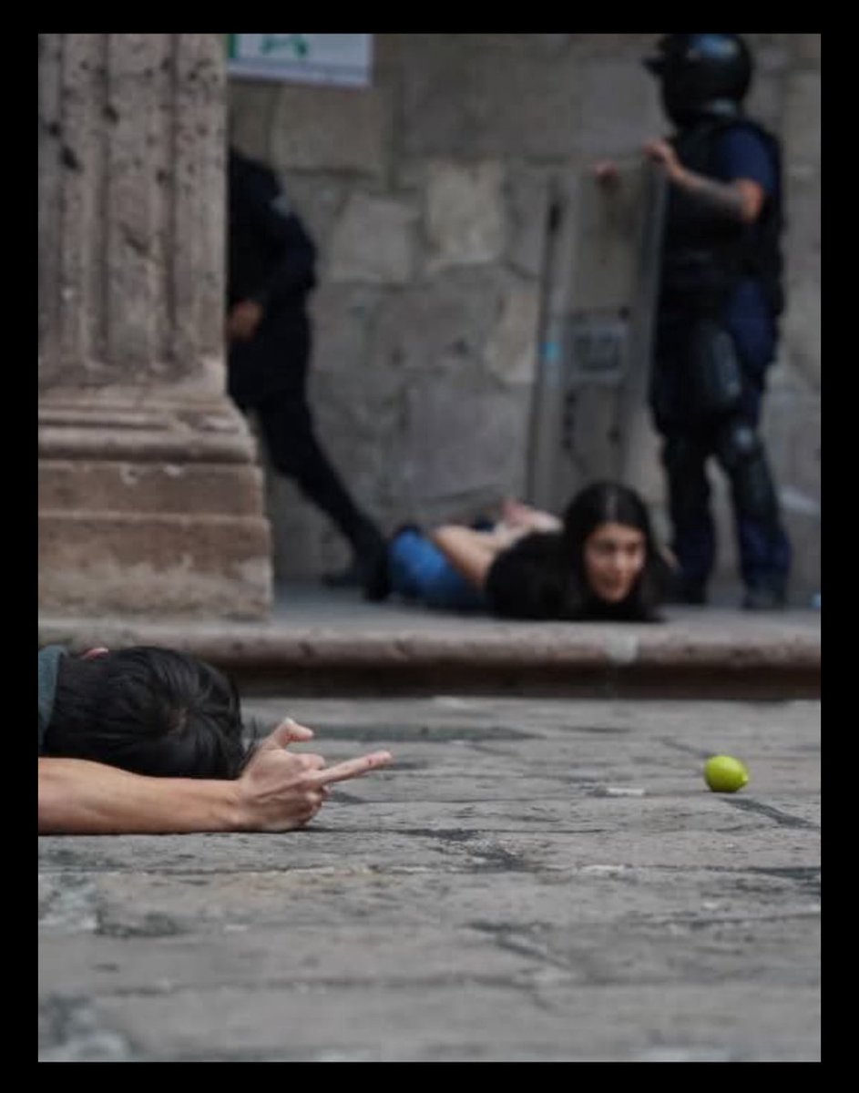 Señora presidente <a href="/Claudiashein/">Claudia Sheinbaum Pardo</a> ¿para eso es el poder? Para chingar al pueblo? para no escuchar a nadie? Para proteger delincuentes y criminales incluyo los que están en el gobierno? Para atascarse de dinero público a través de la corrupción? Para difamar y reprimir disidentes?