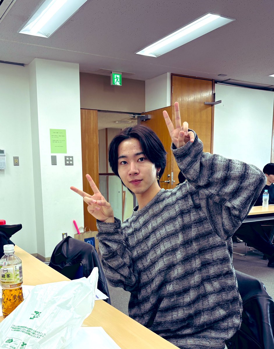 本日
二階堂心さんのコントライブ稽古。

出演者の渡邊樹さん。

19歳なのにめちゃくちゃしっかりした俳優さん！！どんな育て方したらこんな立派な成人になるだ？