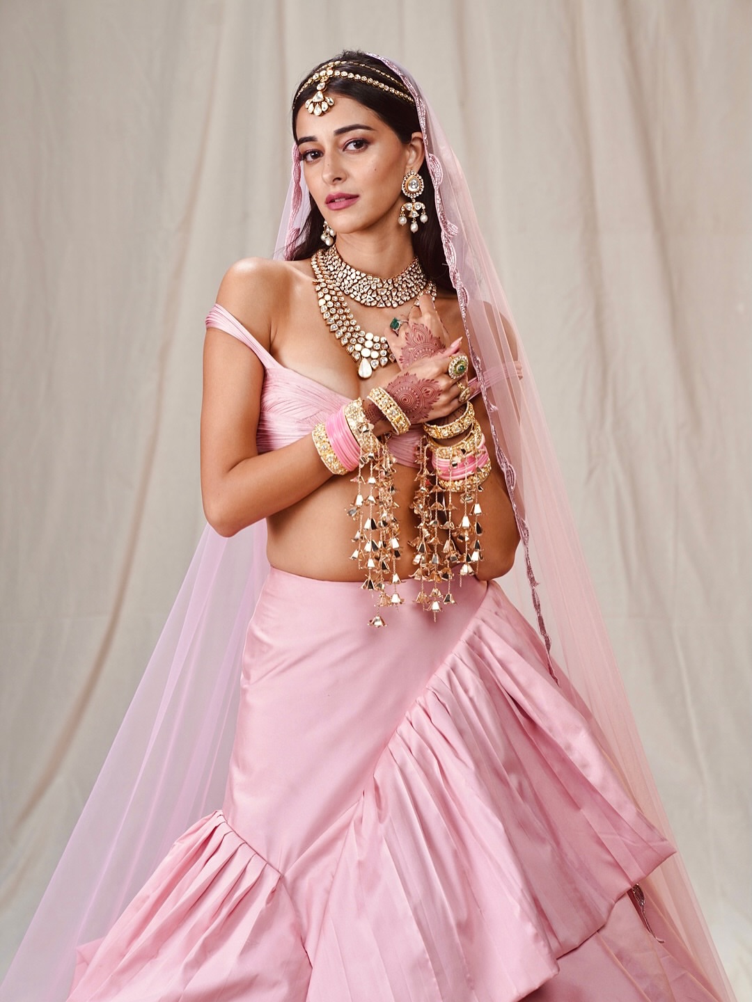 Image Hot Actress Ananya Pandey | iiQ8 Indian Best Heroine AnanyaPandey