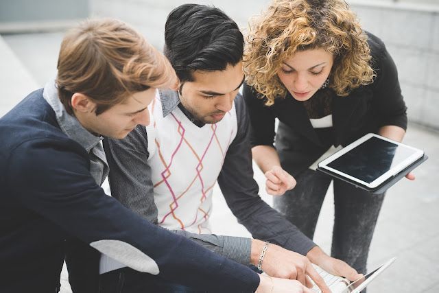 Work anniversaries done right! Personalized cards &amp; gifts that leave a lasting impression.  Order here: buff.ly/3WVHxYV 

#WorkplaceHappiness #AnniversaryCheers #EmployeeAppreciationDay #MotivatedTeams #RecognitionWorks