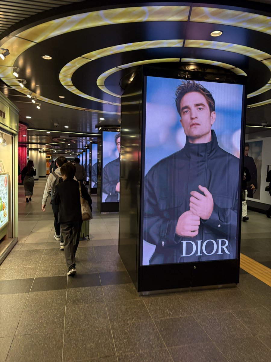 セール中…ロバート・パティンソン直筆サイン入り超大型写真… もちこ on X