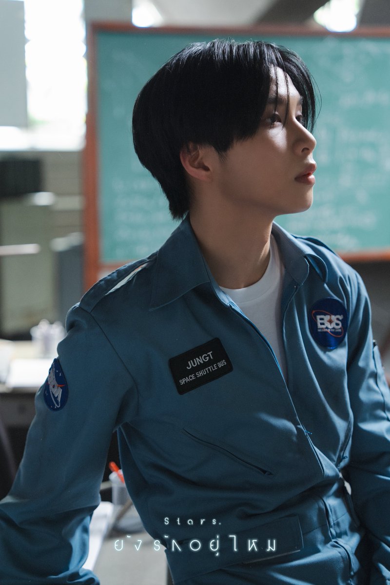 BUS_SONRAY's tweet image. ท่ามกลางเพื่อนมากมาย แต่เราไม่เข้าใจกัน

#JUNGT

‘ยังรักอยู่ไหม (Stars.)’
MUSIC VIDEO
RELEASE ON 05.11.2025
7PM (GMT+7)
YouTube: TADA LABELS

#BUS_ยังรักอยู่ไหม_IndividualPhoto
#BUS_ยังรักอยู่ไหม
#BUSbecauseofyouishine
#SONRAYMUSIC