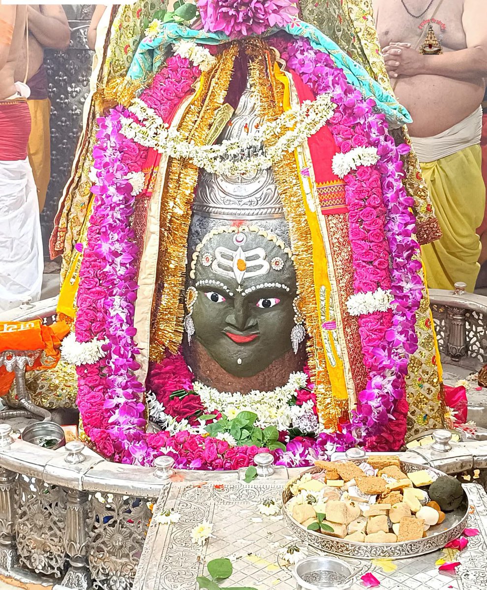 _DEV_Shukla's tweet image. श्री महाकालेश्वर ज्योतिर्लिंग जी के आज के भस्म आरती श्रृंगार दिव्य दर्शन 03.11.2025