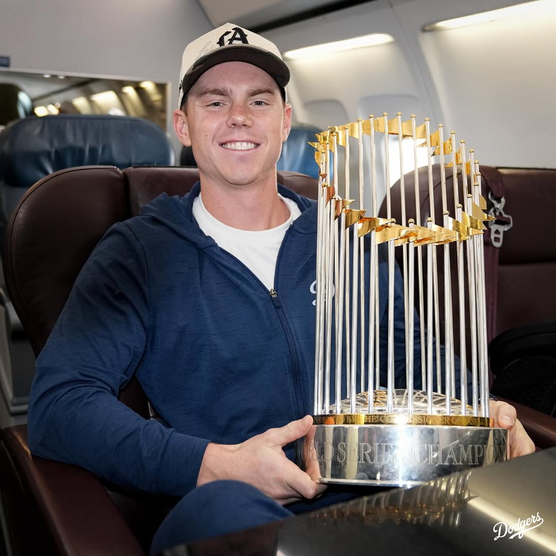 ドジャース 】今年もトロフィーはLAのもとに 🌴 #ワールドシリーズ