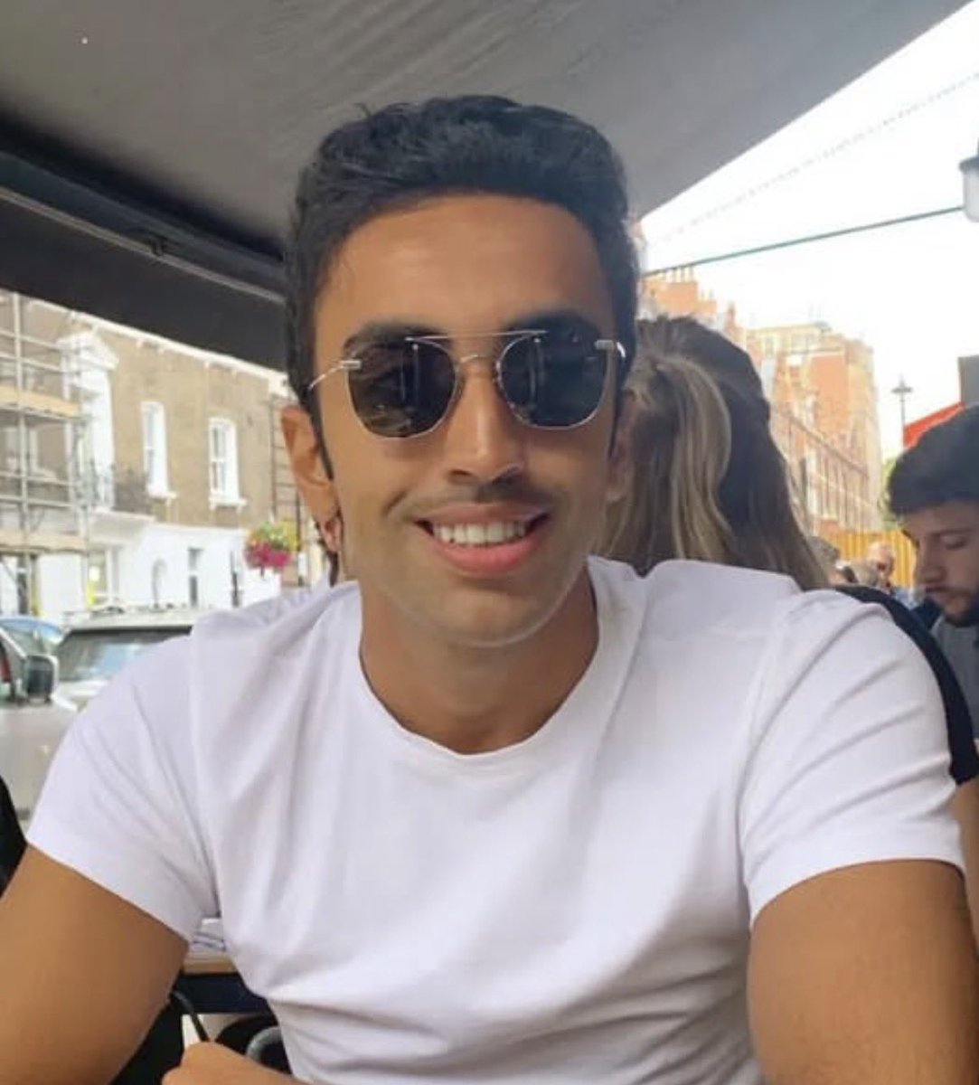 أسأل الله العظيم .. رب العرش العظيم .. أن يشفي #عبدالعزيز_فواز_الحساوي شفاءً عاجلا ليس آجلا.. وأن يقر عين والديه ولا يضرهما به.
اللهم آمين.