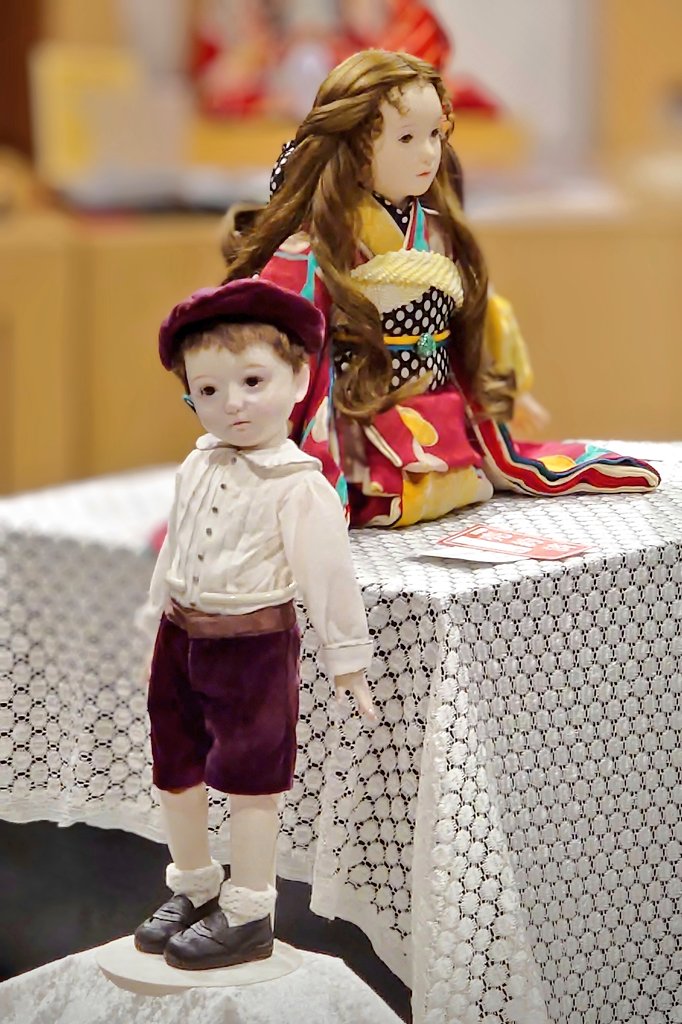 吉徳浅草橋本店 さんで開催されている  #うらら展 より、#よしだゆか 様の作品をご紹介します。

1枚目の奥が 魔法使いの弟子、手前が リボンちゃん です。
2枚目は奥が 秋を感じて、手前が そうちゃん です。
写ってはいませんが、あと二点出展されています。

素敵な作品をありがとうございます🙇‍♂️