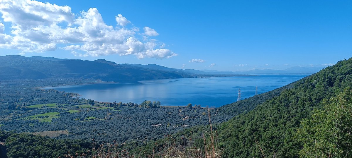 Καλημέρα στην μοναδική και ανεπανάληπτη μέρα της ζωής μας, Καλή βδομάδα!!!! Τριχωνίδα από ψηλά, φωτό δική μου.