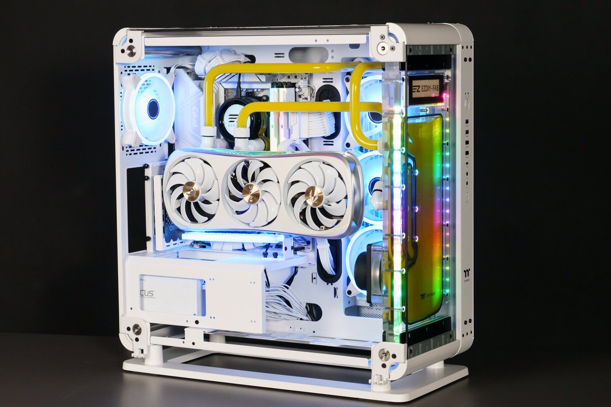 ThermaltakeInc's tweet image. Core P6 Custom Loop 🌈✨ Precision, color, and craftsmanship, this build pushes aesthetics and performance to the next level.

Big thanks to @ezdiyfab for sharing this build!

#Thermaltake #CoreP6 #CustomPC #LiquidCooling #WaterCooling #PCBuild #Modding
