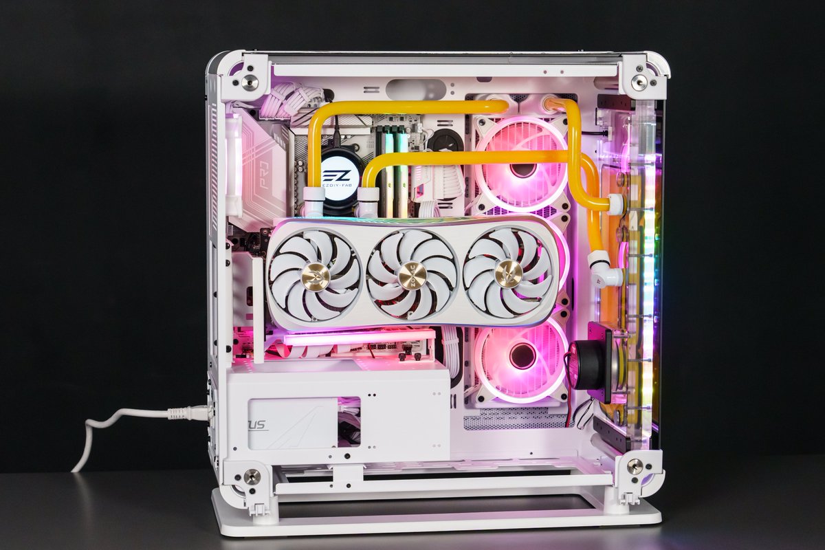 ThermaltakeInc's tweet image. Core P6 Custom Loop 🌈✨ Precision, color, and craftsmanship, this build pushes aesthetics and performance to the next level.

Big thanks to @ezdiyfab for sharing this build!

#Thermaltake #CoreP6 #CustomPC #LiquidCooling #WaterCooling #PCBuild #Modding