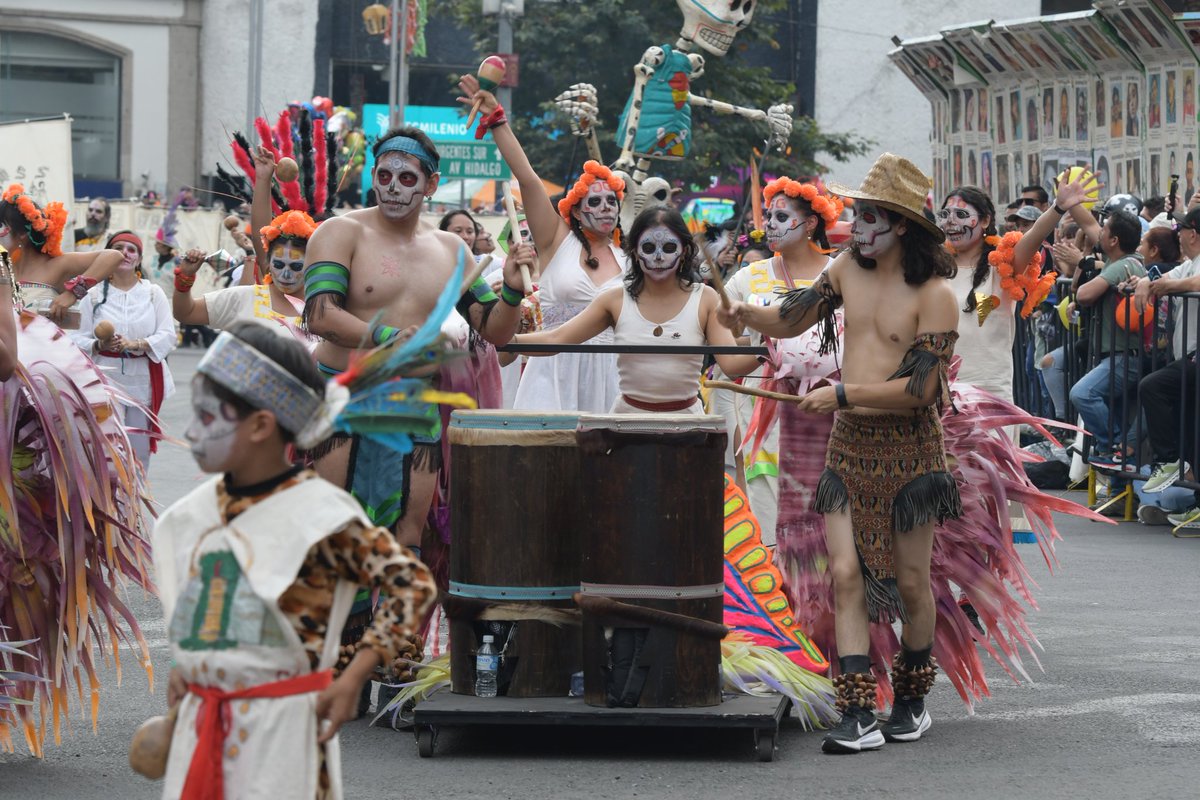 unileventv.blogspot.com/2025/11/el-des…

#desfilediademuertos #CDMX #catrinas 

<a href="/cultura_mx/">Secretaría de Cultura</a>