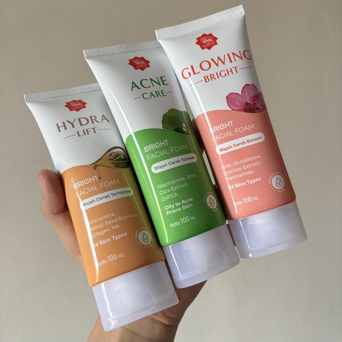 Viva si brand legend yg udah nemenin kita dari dulu dengan harga yg selalu ramah di kantong,

finally ngeluarin facial foam collab bareng Shenina Cinnamon guys! 💖