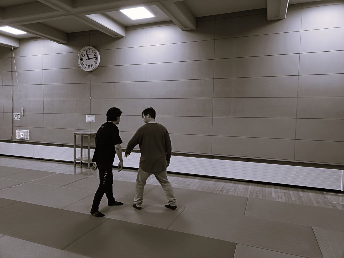 ３連休の最終日も昼トレ！
先日の藏岡さんWSの復習。grab&amp;escape、３次元の動き。escapeから動き続けて相手へコンタクト、などなど。
ご参加のみなさまありがとうございました。☺️
#システマ #武術 #札幌 #呼吸 #リラックス #姿勢 #動き続ける