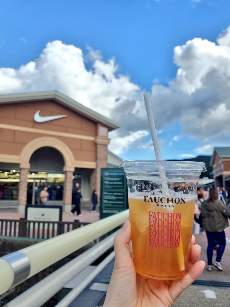 raspberrymocha_'s tweet image. むーんず🌙の皆さんからフォロー
いっぱいきてて嬉しすぎる🌸

X不具合なのか大勢の方にフォロバ制限
かかってる？らしいので警戒しつつ、
しっかりフォロバしていきます❣️
少々お時間ください🧸💄💋✨

💡むーんぱわーさろん 5期
↓アールグレイ・ティーソーダ美味☕