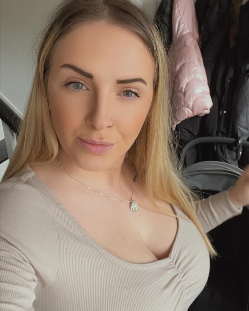 VickyPatsi's tweet image. Admiring the genes I was so generously given💎
#modesty