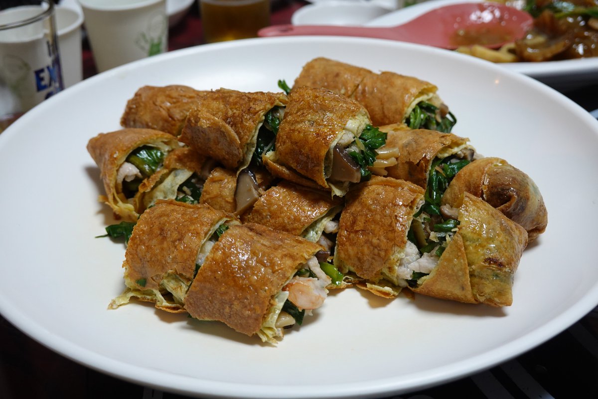 인천 용화반점
인천을 대표하는 화상 중식당. 9명에서 요리 8개 주문. 재료의 선도가 두루 좋은 클래식한 양장피부터 버터리한 맛이 좋은 멘보샤, 완벽한 간으로 볶아낸 탱글한 해삼의 식감의 해삼탕, 지단튀김의 바삭함에 속재료가 가득 차 정말 맛있게 먹은 자춘결 까지 정말 맛있었던 곳.