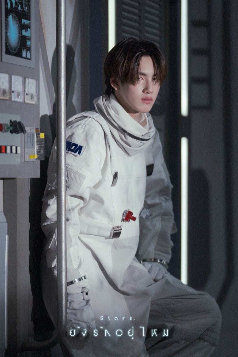 BUS_SONRAY's tweet image. เราจะไปต่อด้วยกันได้ไหม ถ้าเราคิดไม่เหมือนกัน

#PHUTATCHAI

‘ยังรักอยู่ไหม (Stars.)’
MUSIC VIDEO
RELEASE ON 05.11.2025
7PM (GMT+7)
YouTube: TADA LABELS

#BUS_ยังรักอยู่ไหม_IndividualPhoto
#BUS_ยังรักอยู่ไหม
#BUSbecauseofyouishine
#SONRAYMUSIC