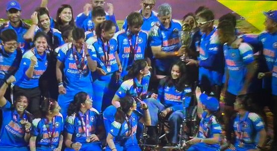 One of my favourite moments was when Smriti brought Pratika on the podium and also went on her knees to stay at the level with her. Action speaks louder than words and she quietly acknowledged her opening partner for all her contributions. ❤