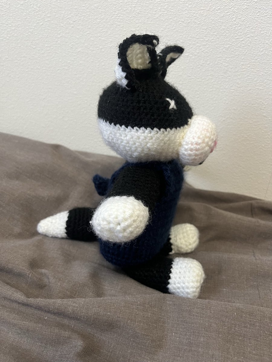 ZodiKafka's tweet image. 今日の新しいコは近所の喫茶店のために編んだエプロン犬ちゃんです