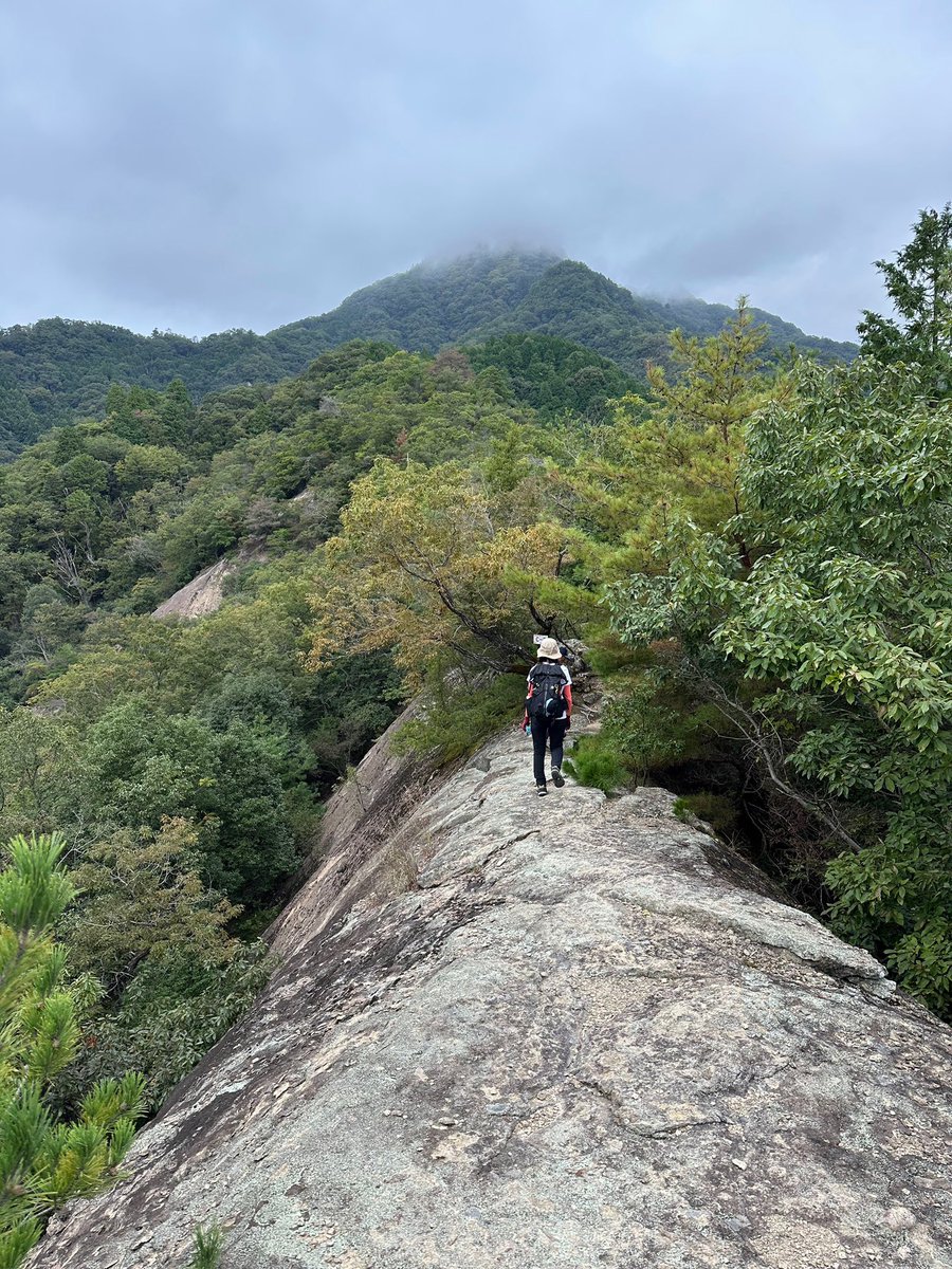 peakattack777's tweet photo. 2025.10.12⛰️明神山（668m）
兵庫県の明神山、夢前の播磨富士とも言われる明神山へ行ってまいりました！楽しみコースがいっ��いでリピート確実です！
https://t.co/g3c1GiXRn6 https://t.co/9iKWOFwJf1