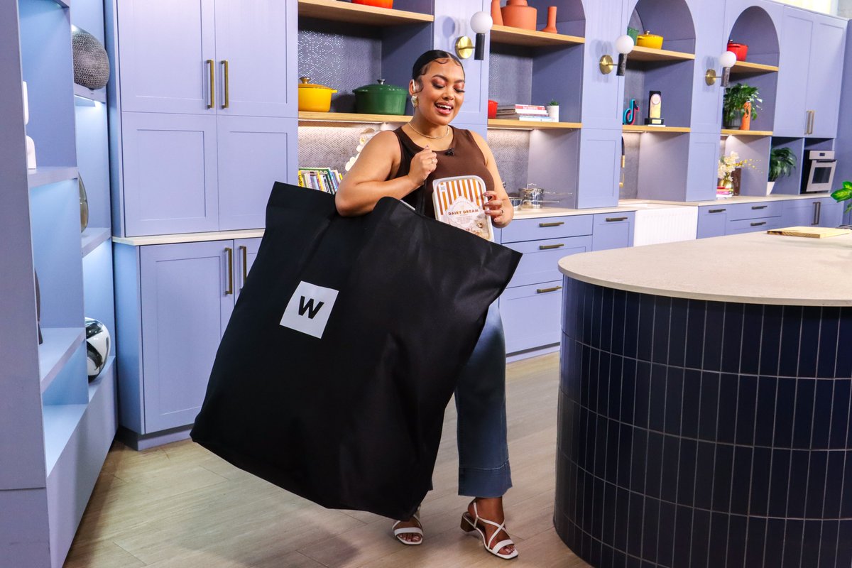 expressoshow's tweet image. Stand a chance to WIN a R1 500 @Woolworths_sa gift card! 🤩 To enter: Tell us how many Woolies Tin Roof Ice Creams do you think will fit into this Woolies Black Bag? 🍦 Make sure to include the hashtag #WooliesBlackFriday. Competition closes midnight, 9 November 2025. Ts&amp;amp;Cs:…
