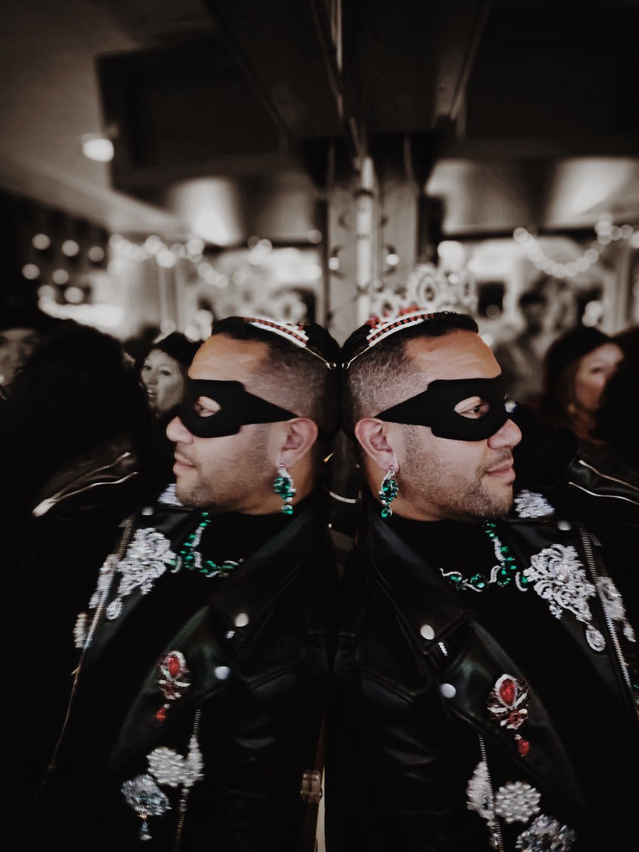 TRVIE's tweet photo. The Louvre? Never heard of her. #Halloween2025 https://t.co/uxt8oLS1f0