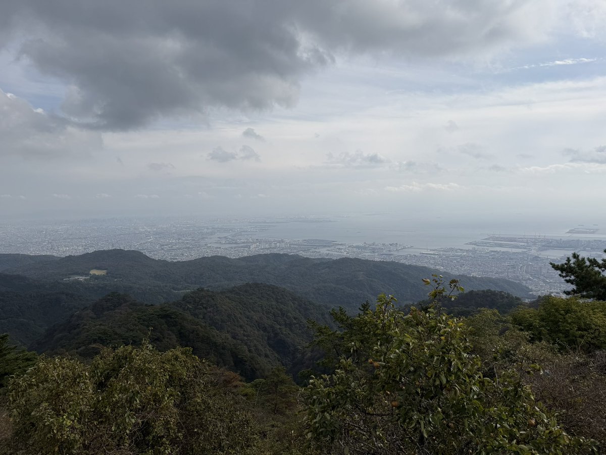 peakattack777's tweet photo. 2025.11.2 六甲山（932m）
六甲山山頂へトレーニングに行ってきました！
今回は芦屋川から途中バリエーションルートを経て六甲山山頂へ⛰️六甲山の観光スポットを満喫して油コブシから下山！🍁紅葉はまだ少し早かったですが、良いトレーニングになりました！
https://t.co/xW7XT5mOJz https://t.co/V8pRAzFnb4