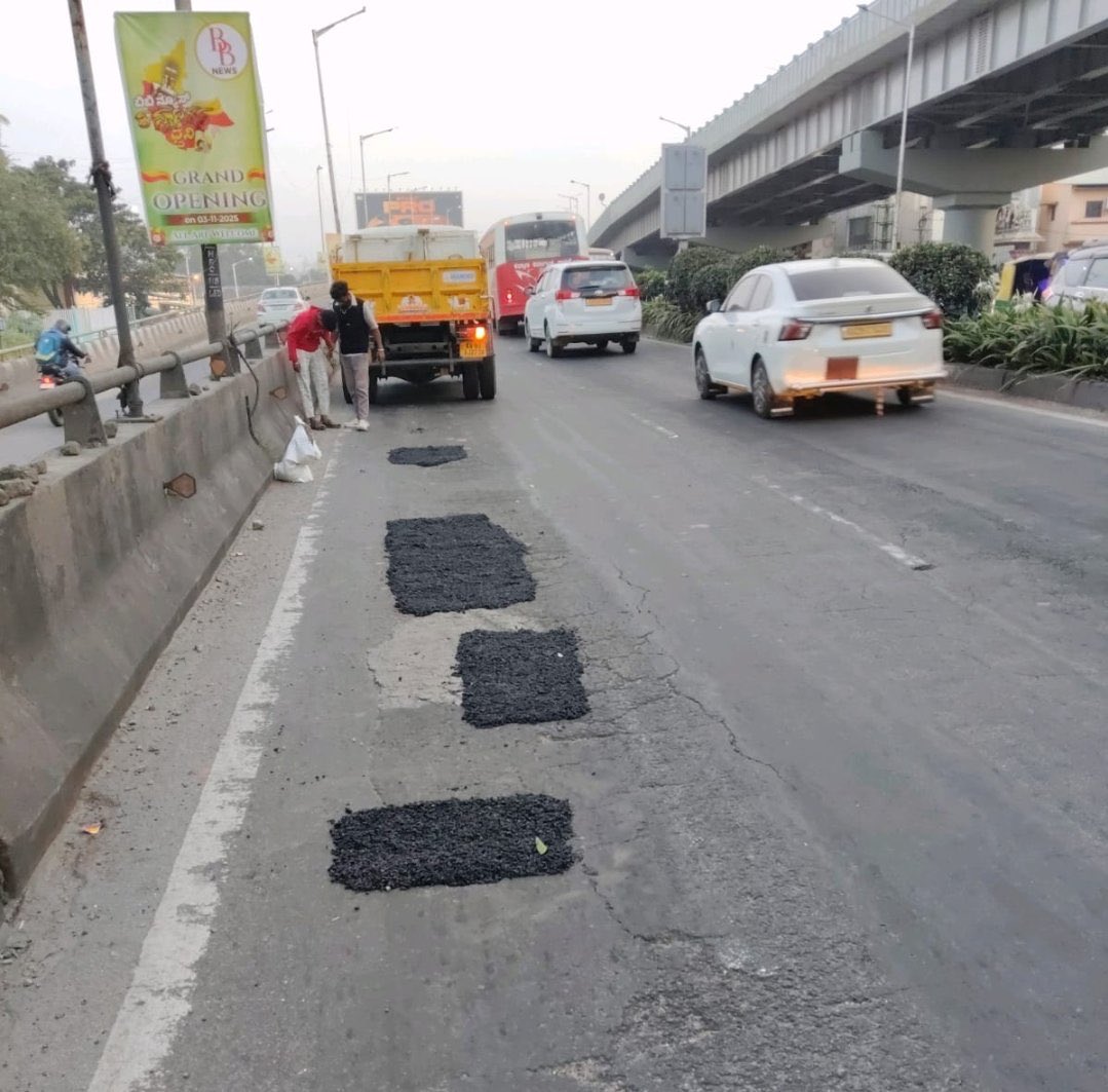 gemsofbabus_'s tweet image. This is the official “Patchwork” proudly shared by Bengaluru Corporation. Pure mockery of taxpayers. 🤡