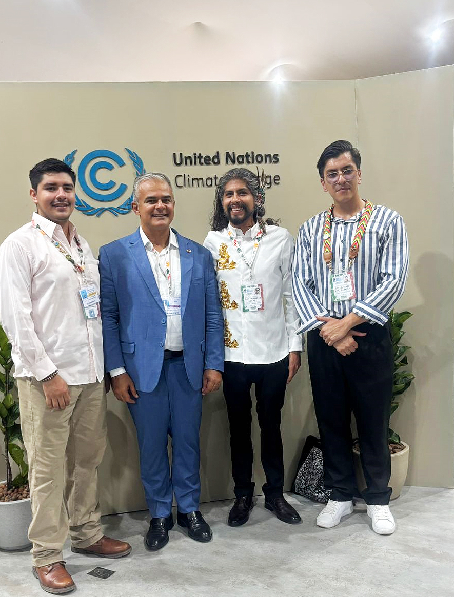 La delegacion de #UNAImx 🇲🇽 con el Dr. Mario Junior, Prefecto de Braganza, del estado de Pará 🇧🇷 durante los foros de diálogo realizados en el inicio de la segunda semana de la #COP30 #UNAImx