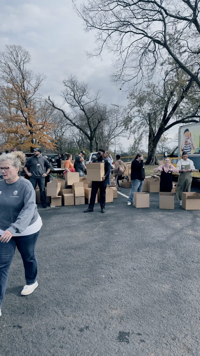 GallatinPolice's tweet photo. Our officers were honored to lend a hand at the Unlimited Potential Food Distribution event. We’re grateful for the opportunity to support our community and help make a difference for families in need.
Thank you to Unlimited Potential for the incredible work you do! https://t.co/nBZtVoe87a
