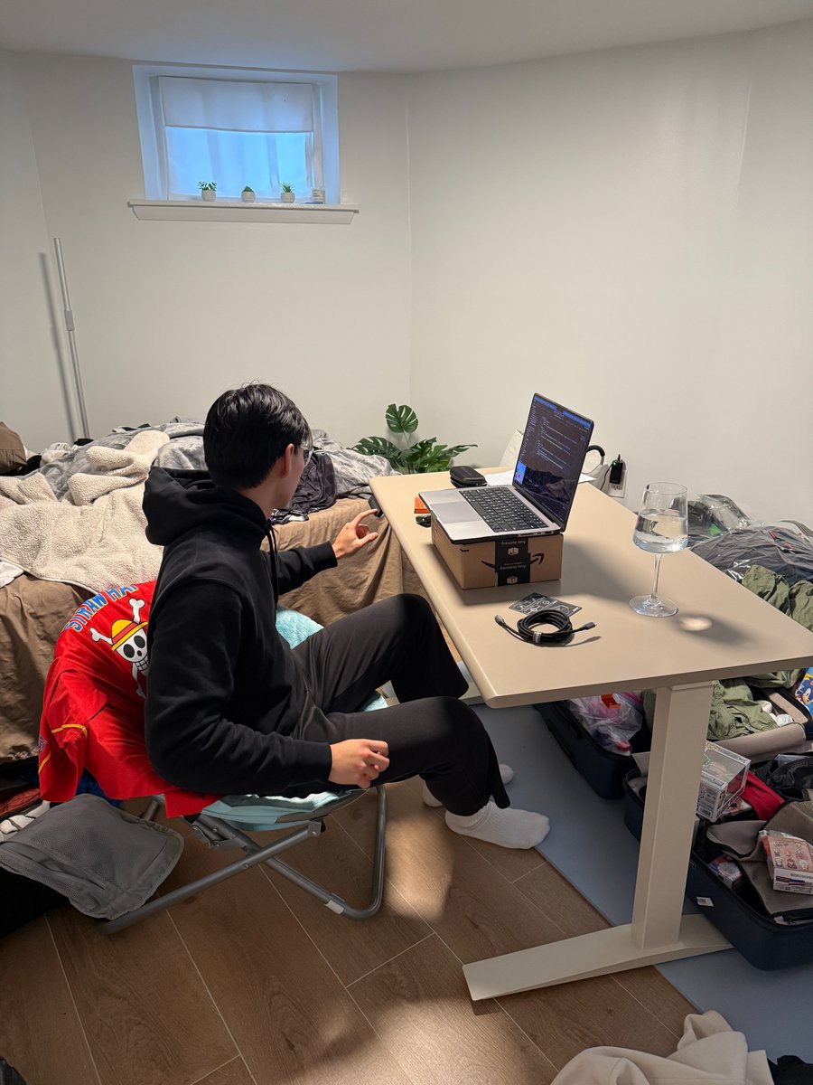 elijahmuraoka_'s tweet image. Time flies when you&apos;re making $0 MRR