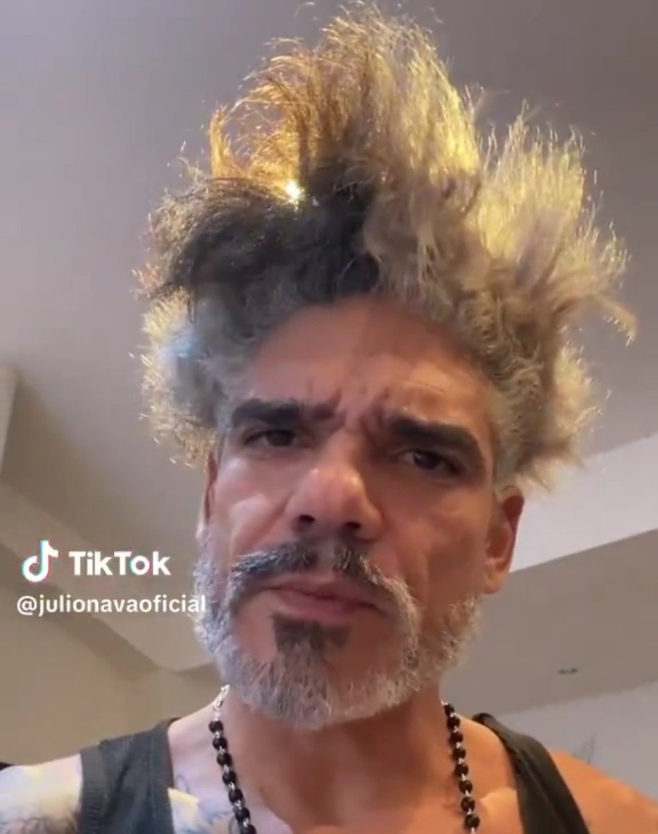 El basuquero uribista no existe.

El basuquero uribista: