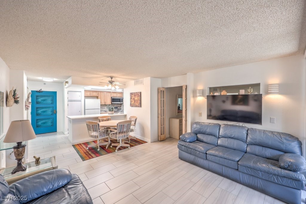 205 E Harmon Avenue Unit 121, Las Vegas, NV, 89169
1 bed | 1 bath 621 Sq. Ft.
Active | 218800
bit.ly/4pe6vhx
Escape the noise yet stay in the pulse of Las Vegas. Tucked just off Las Vegas Boulevard, this designer-refreshed 1-bedroom retreat at the Marie Antoinette...