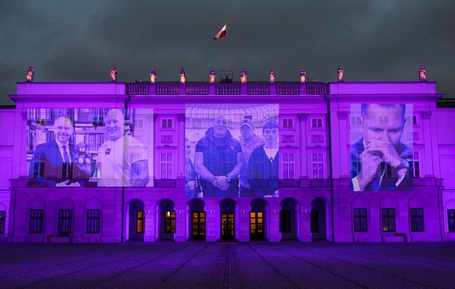 MinMKPL's tweet image. Hej @NawrockiKn @prezydentpl  chyba coś ci się elewacja pałacu popsuła 😎