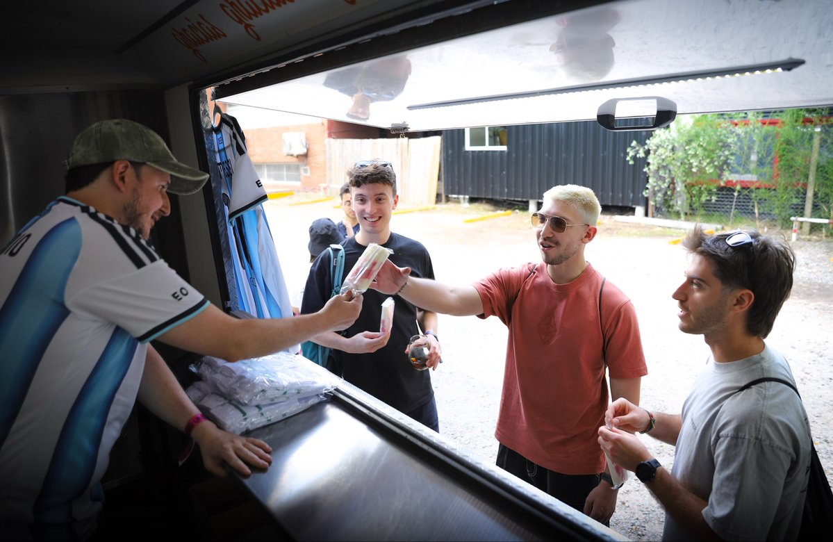 EO_Network's tweet image. Ice cream squad; assemble🍦

Over 250 of you shared your @EO_Network snaps, but there can only be one winner… 👀⤵️