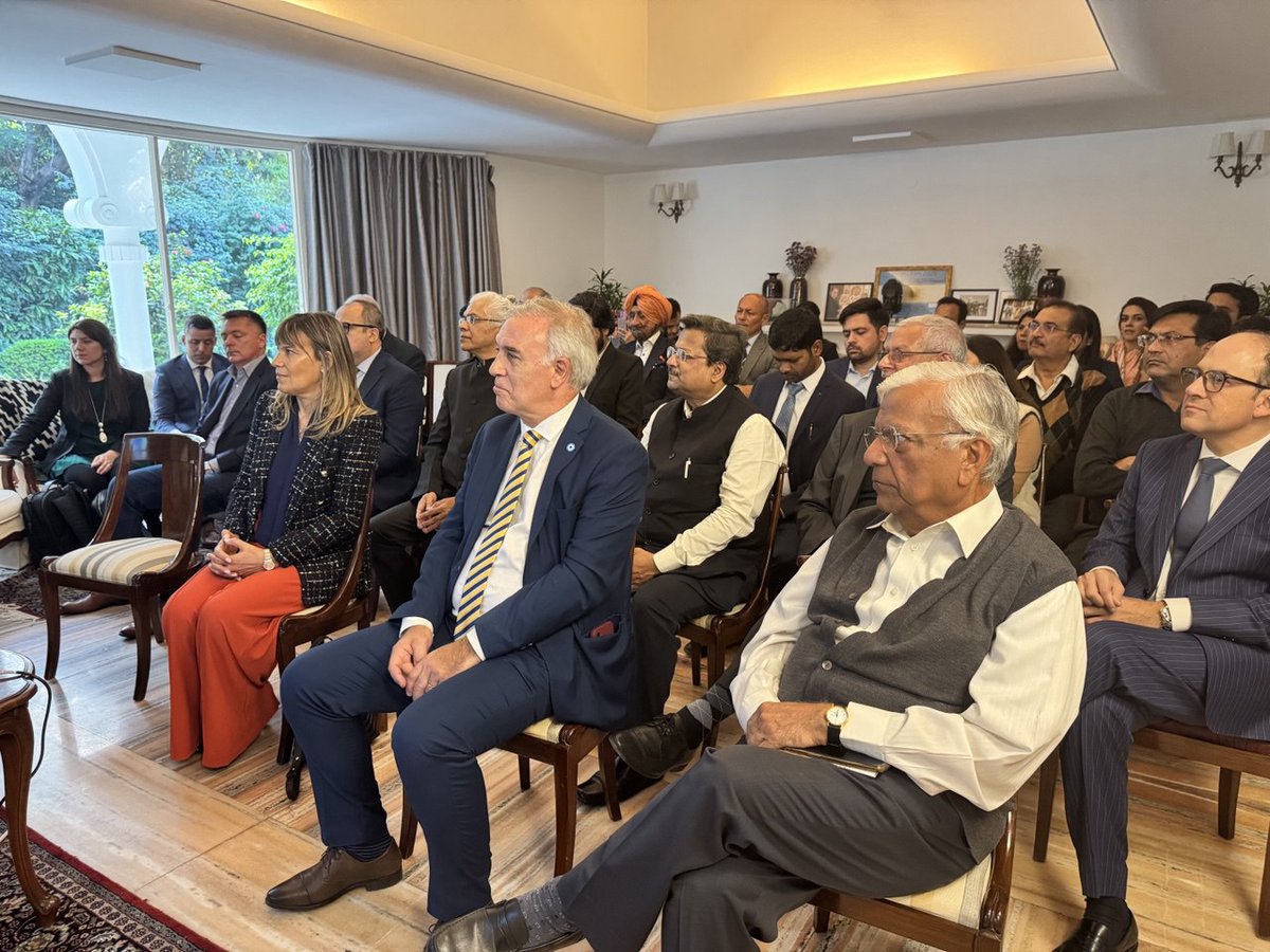 Con una reunión en la Embajada de #Argentina en la #India, comenzó nuestra gira comercial 🇦🇷 🇮🇳 

Junto a la delegación de #Corrientes fuimos recibidos por el embajador, <a href="/CaucinoMariano/">Mariano Caucino</a>, quien estuvo acompañado por miembros de diferentes cámaras de comercio para abordar tres