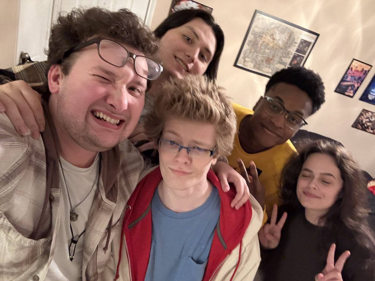 🍿Movie Night 🍿
Literally so many laughs and plot twist !!
Definitely such a fun night and so many more to come. 
Thank you Kai and Dakota for picking Sucker Punch and Red Dawn. Such good movies and I loved hanging out with everybody!!🤩