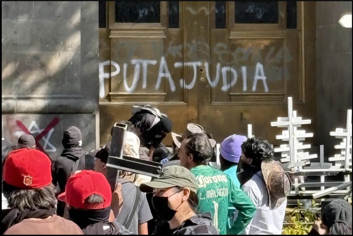 Mexico just made history electing its first Jewish president — and the response from some extremists was to spray “Jewish whore” on the Supreme Court. This is what unchecked hatred looks like. Critique the government all you want, but antisemitism is not activism.