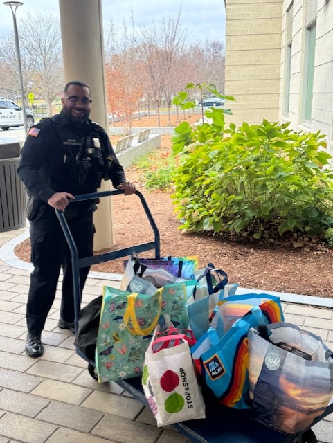 PIO_SPD's tweet image. SPD Teams Up with 90 Meat Outlet for Turkey Donations

tinyurl.com/mvtpa2jz