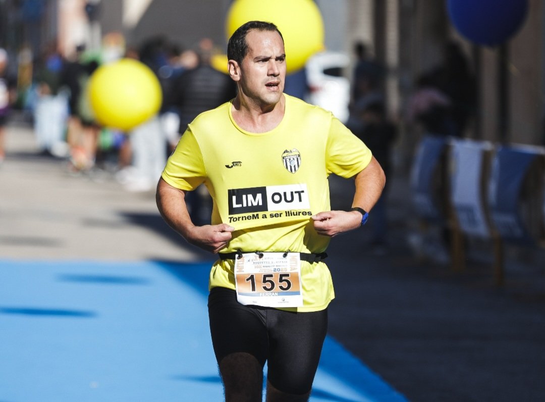 En la Mitja marató de Benifaió con la camiseta de <a href="/LibertadVCF/">Libertad VCF</a> . Luciendo los colores de la lucha, la resistencia y la dignidad valencianista.