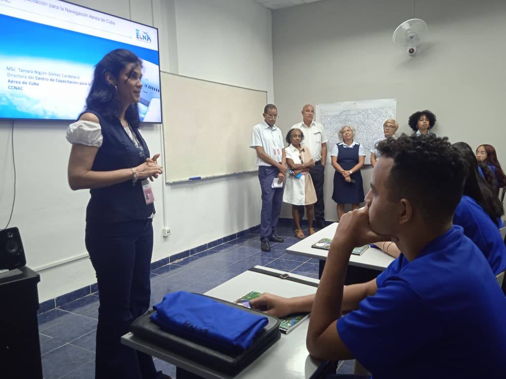 ECNA_S_A's tweet image. ¡Feliz Día del Estudiante!

Especial reconocimiento a los alumnos del Centro de Capacitación de Navegación Aérea de la @ECNACuba. Forjan el futuro del #ControlAéreo con responsabilidad y orgullo.

¡Éxitos en su formación!

#DíaDelEstudiante #AviaciónCubana
