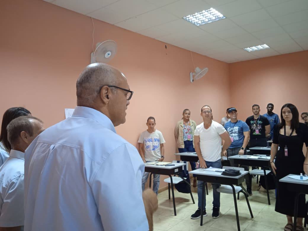ECNA_S_A's tweet image. ¡Feliz Día del Estudiante!

Especial reconocimiento a los alumnos del Centro de Capacitación de Navegación Aérea de la @ECNACuba. Forjan el futuro del #ControlAéreo con responsabilidad y orgullo.

¡Éxitos en su formación!

#DíaDelEstudiante #AviaciónCubana