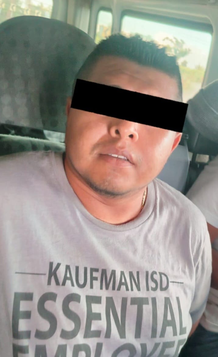 Fiscalía de Oaxaca ejecuta orden de aprehensión por secuestro de taxista, cometido en la región de la Costa
Oaxaca de Juárez a 17 de noviembre de 2025.- La Fiscalía General del Estado de Oaxaca (FGEO) ejecutó una orden de aprehensión en contra de una persona del sexo masculino